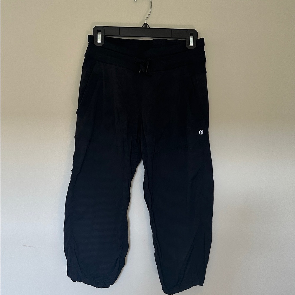 Lululemon Dance Studio Crops
EUC
Black size 6